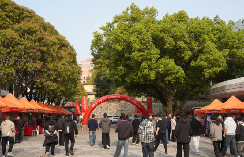 省退役軍人事務(wù)廳首次舉辦軍創(chuàng)企業(yè)專場(chǎng)招聘會(huì)